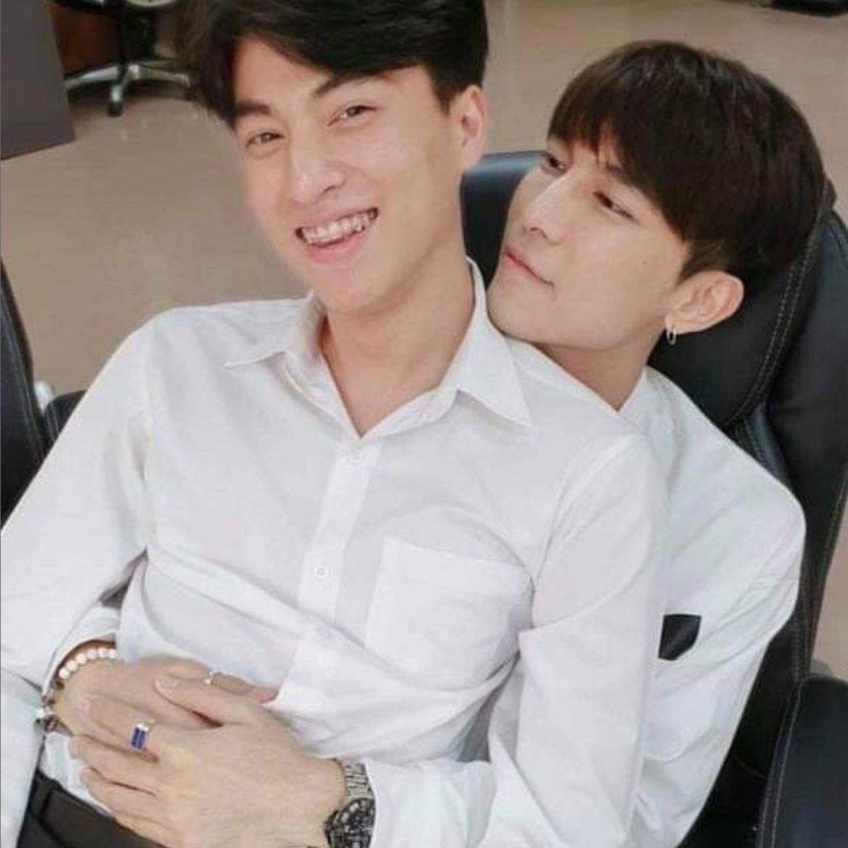 How it started      How it’s going Aka a thread of  #MewGulf that will make you cry 