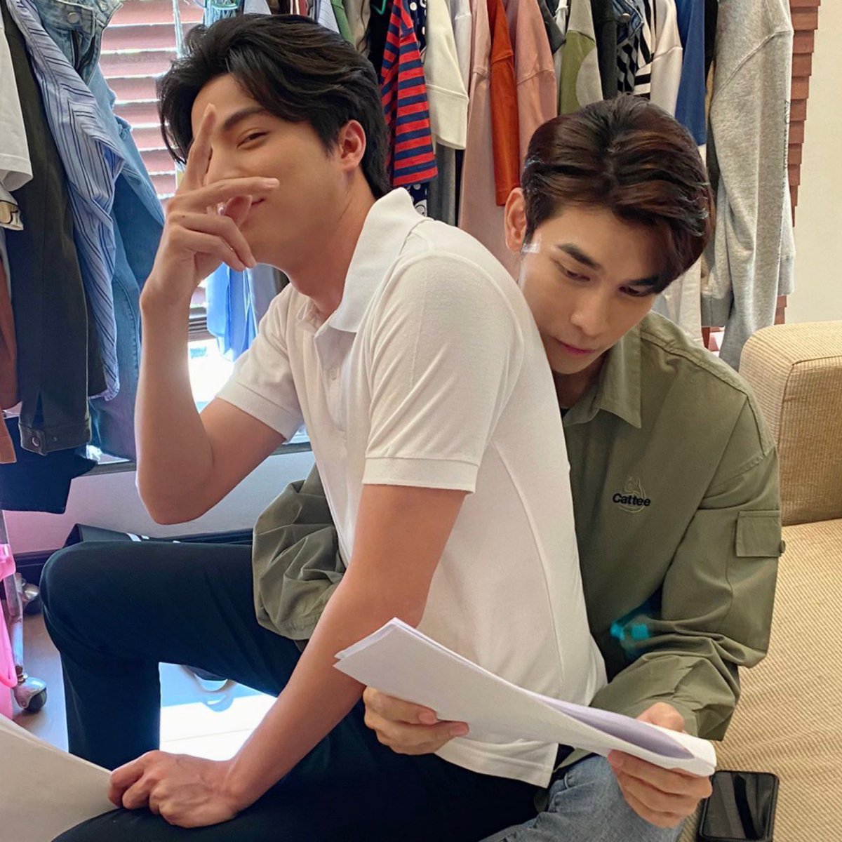 How it started      How it’s going Aka a thread of  #MewGulf that will make you cry 