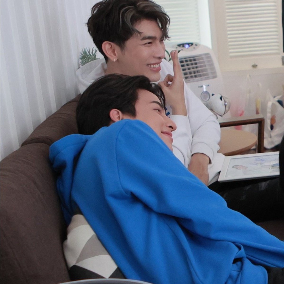 How it started      How it’s going Aka a thread of  #MewGulf that will make you cry 