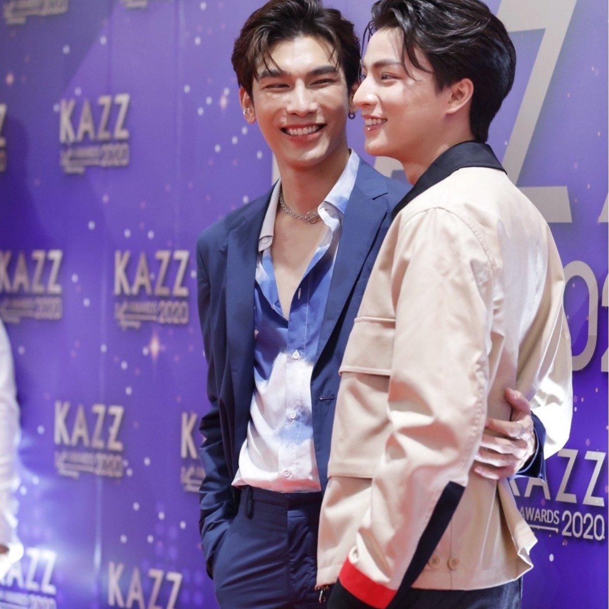 How it started      How it’s going Aka a thread of  #MewGulf that will make you cry 