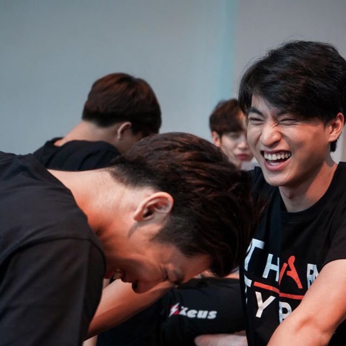 How it started      How it’s going Aka a thread of  #MewGulf that will make you cry 