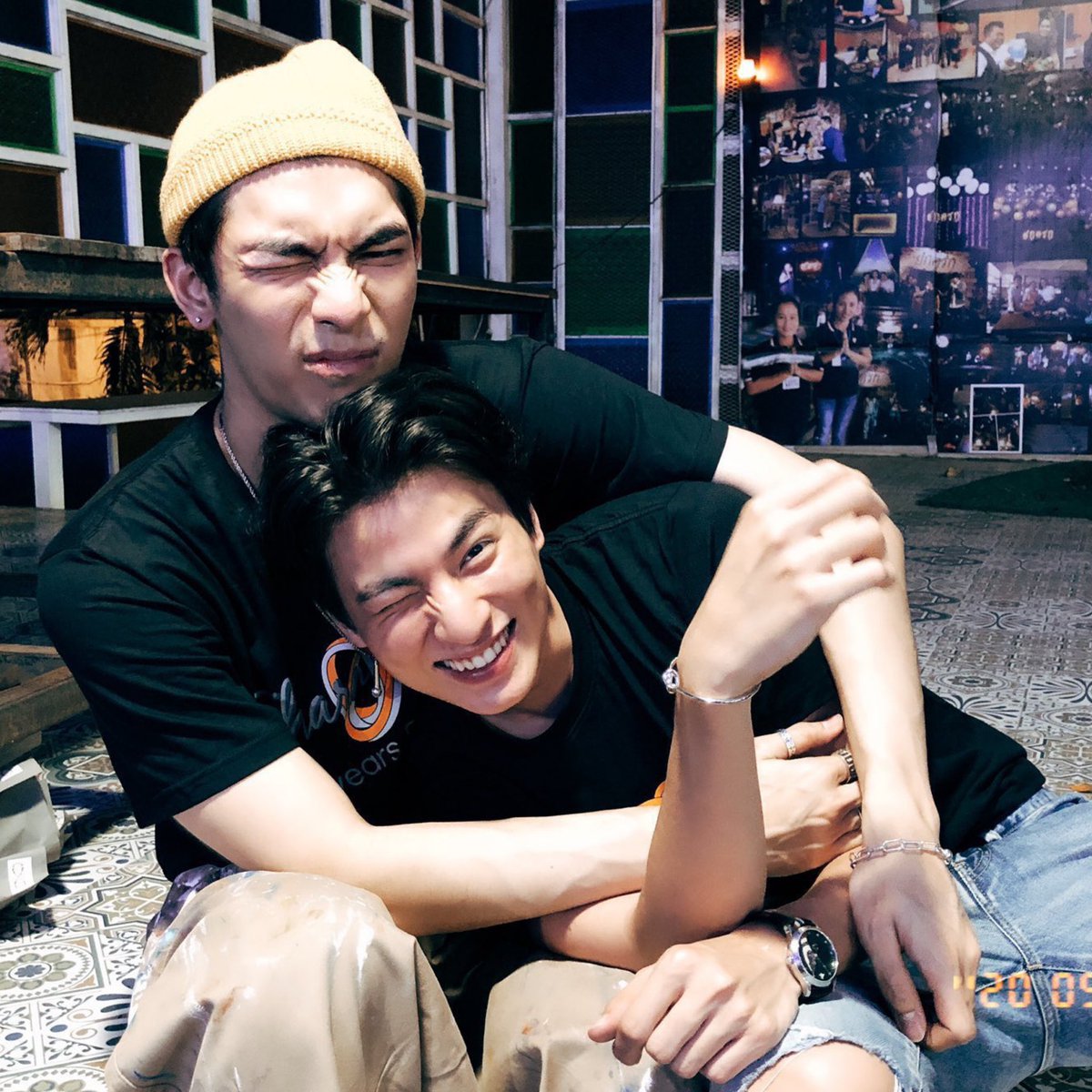 How it started      How it’s going Aka a thread of  #MewGulf that will make you cry 