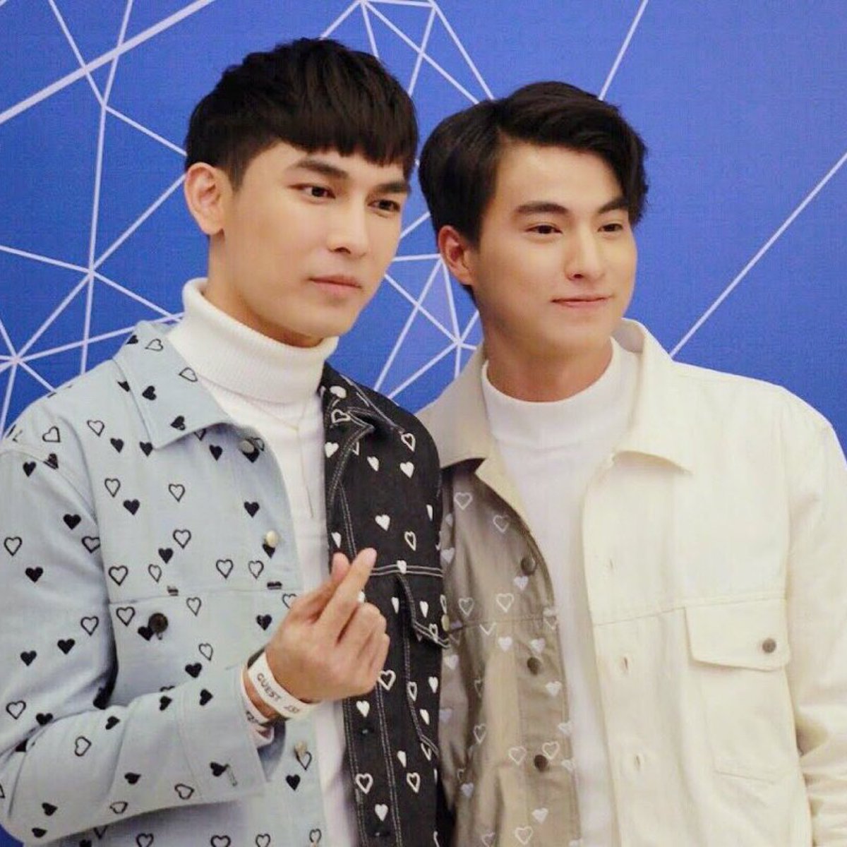 How it started      How it’s going Aka a thread of  #MewGulf that will make you cry 