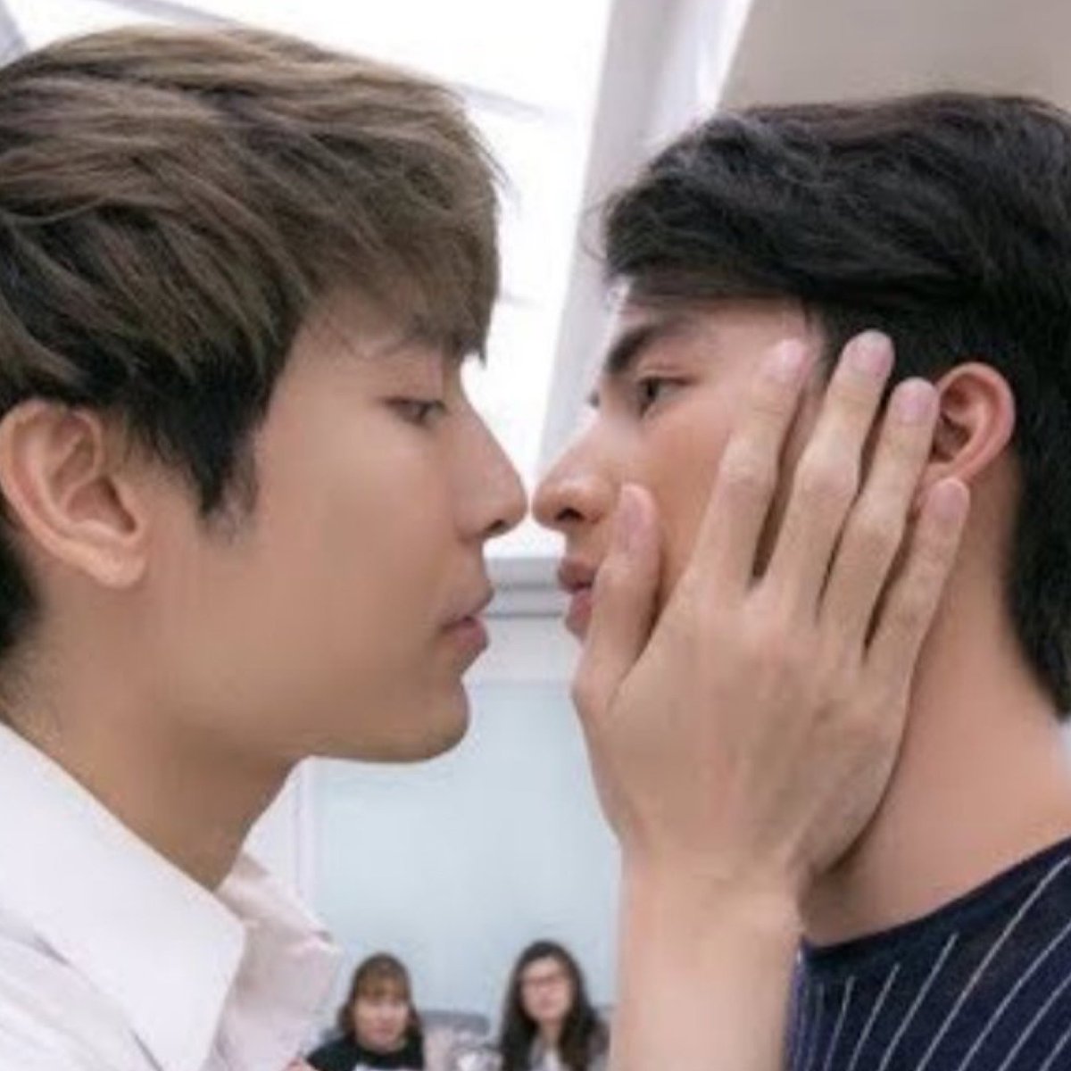 How it started      How it’s going Aka a thread of  #MewGulf that will make you cry 