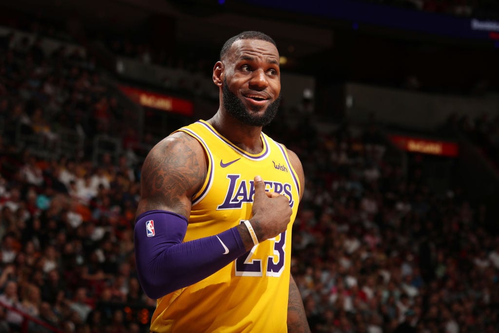 Minuto_NBA's tweet photo. LEBRON PARA RATO!!!

La estrella, Mvp de las finales y campeón, LeBron James acordo una renovación con los Ángeles Lakers de 2 años y 85 millones al año.

Via: Shams Charania. https://t.co/dfpW4WT7rb
