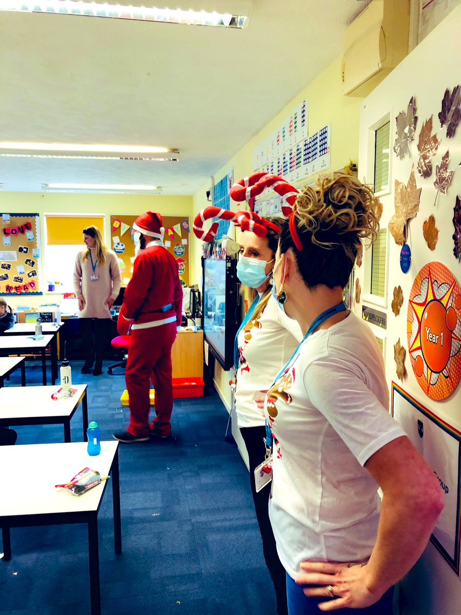 DMcgrenra's tweet photo. Christmas lunch round 1!! Lots of happy pupils &amp; staff today @BCNPPS 🎄🥳🌲🎅Well done team for delivering lots of delicious food &amp; festive cheer! #teamwork @KerrySt26361848 @Shortie31 @ChartwellsInd https://t.co/1CAF3UKvxu