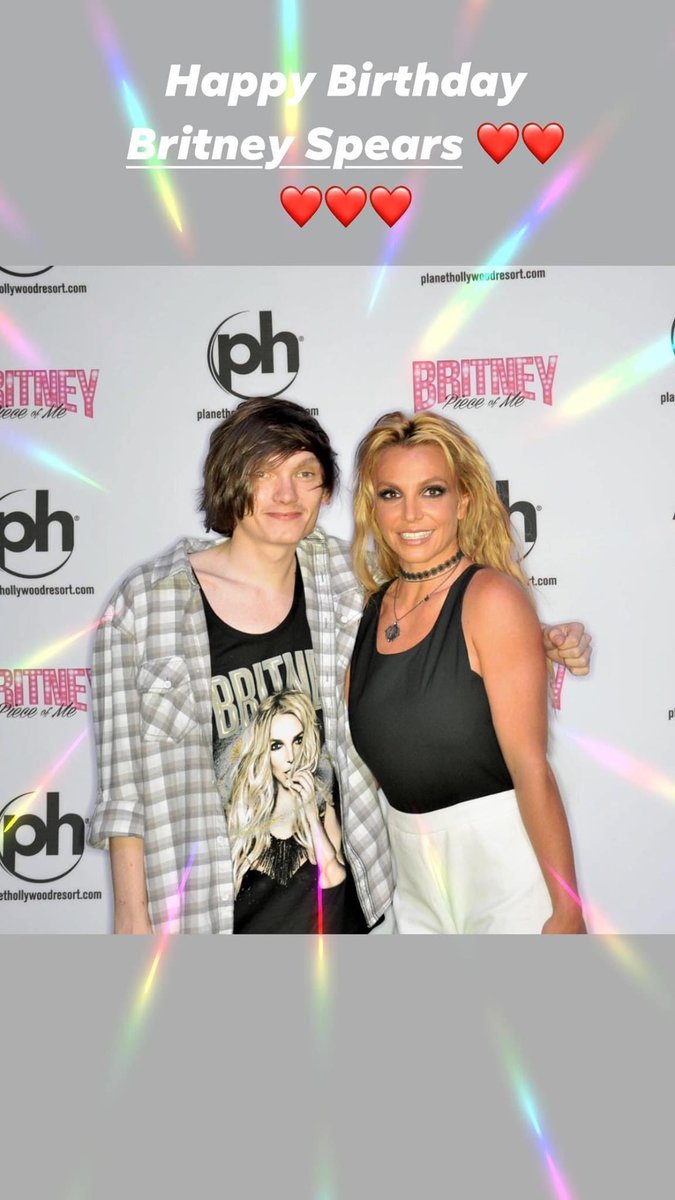 maddheadkurtis's tweet photo. #HappyBirthdayBritney Have the best day @britneyspears ❤️❤️❤️ https://t.co/FHEEnzL4hA