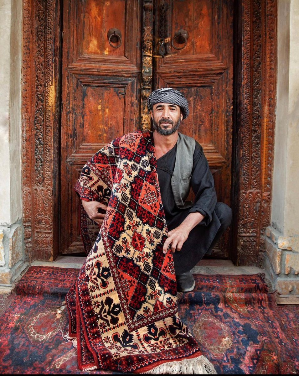 The Afghan rug is thus, both an amazing piece of art and a pinnacle of craftsmanship passed down through decades. 8/8 Photo credits to Fatimah Hosseini.