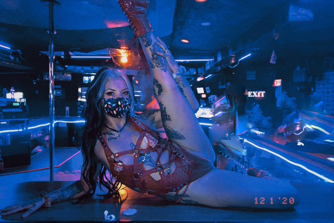 Love this bar and this life ❤️ https://t.co/qiwkRE8R1v