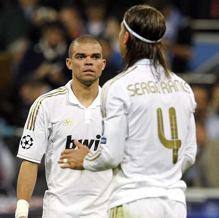 En défense : Casillas et Adan pour les gardiens, les centraux Ramos, Pepe, Carvalho, Varane, Albiol, Nacho, Pedro Mendes et les latéraux Marcelo, Coentrao, Arbeola et Casado.