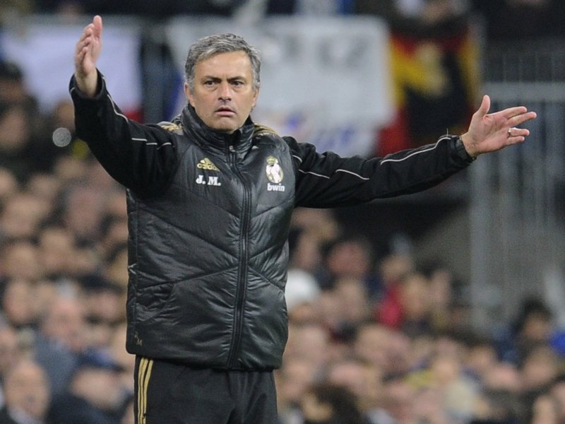 José Mourinho assez critiqué pour son style de jeu défensif. Il va perfectionner une équipe qui va produire une identité de jeu très adaptée aux conditions et à la qualité des joueurs.