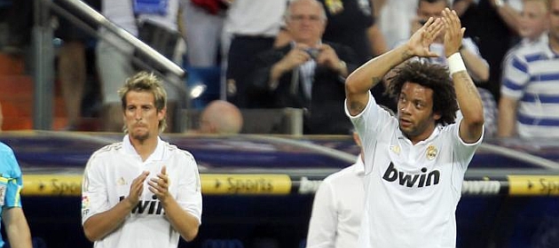 Une équipe avec une rigueur défensive renforcée, avec une importante discipline,avec une charnière Pepe-Ramos et des latéraux Arbeloa à droite et la concurrence Coentrao-Marcelo à gauche.