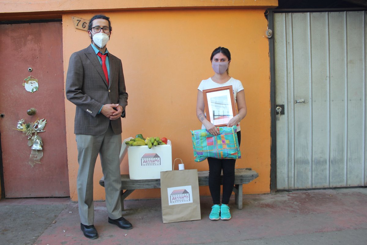raccontonuble's tweet photo. El equipo de @raccontonuble entregó los premios del concurso fotográfico “El Roble en sepia”, que desarrolló en el marco del plan #ActivaCulturaÑuble. Con las debidas medidas sanitarias, los integrantes del colectivo visitaron a los vecinos de la Población El Roble. https://t.co/pHGejPsMqL
