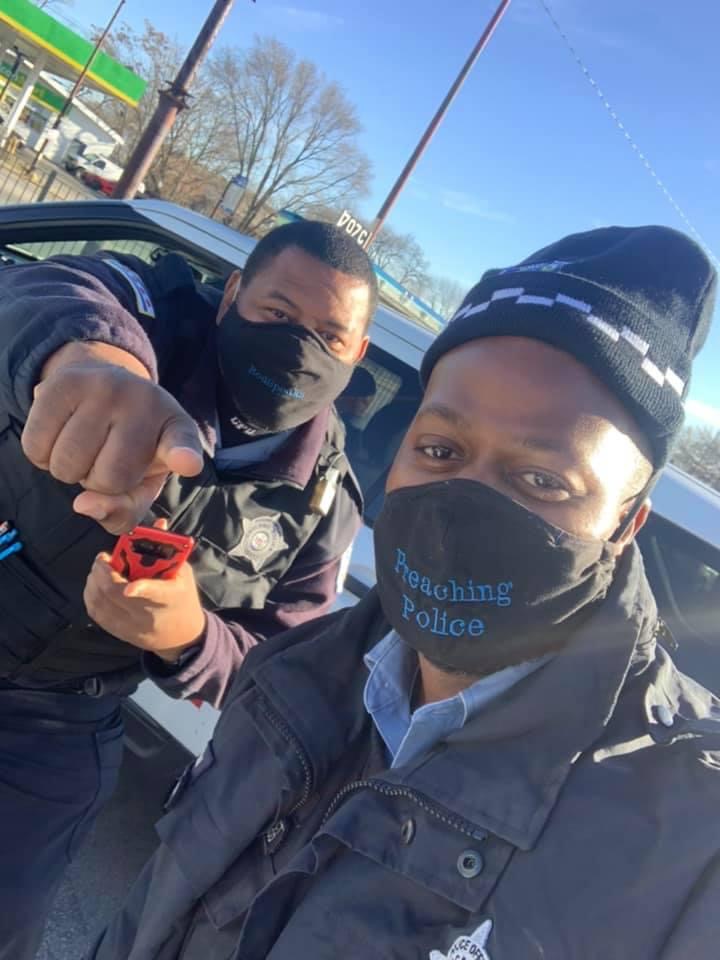 ChicagoCAPS07's tweet photo. 📣Today📣
Join @ChicagoCAPS07 for a Drive-Up Prayer, Motivation, &amp; Give-Away! On the corner 7102 S. Ashland, at 1:30 pm.
@Chicago_Police @ChiefDavidBrown @ChicagoCAPSHQ 
#IRockWith7 #Englewood #RodSpeaks 
#Pastors #Community #PreachingPolice https://t.co/VRAAudfCrA