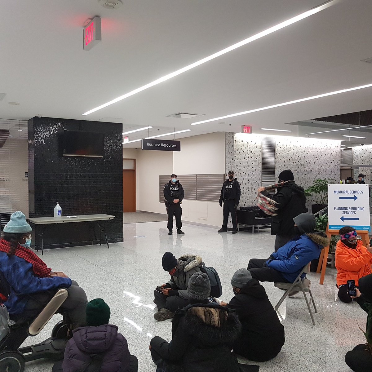 .@FredEisenberger promised @DefundHPS a meeting today, but wants it to be in private. demonstrators will only meet publicly. we're sitting here in the city hall lobby waiting for a commitment to a PUBLIC meeting date. we're surrounded by cops