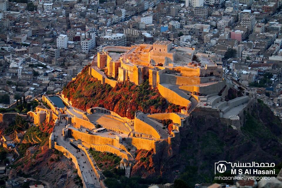 bmalsaif's tweet photo. قبل أيام نشرت صورة عن أحد حصون اليمن التاريخية، فأكرمني الأصدقاء والمتابعين من اليمن الحبيب بعشرات الصور الساحرة للمدن والقرى المشيدة فوق الصخور والجبال. سعيد بمشاركتكم بعض الصور.
متعوا أبصاركم بجمال #اليمن https://t.co/WrqqywQahF