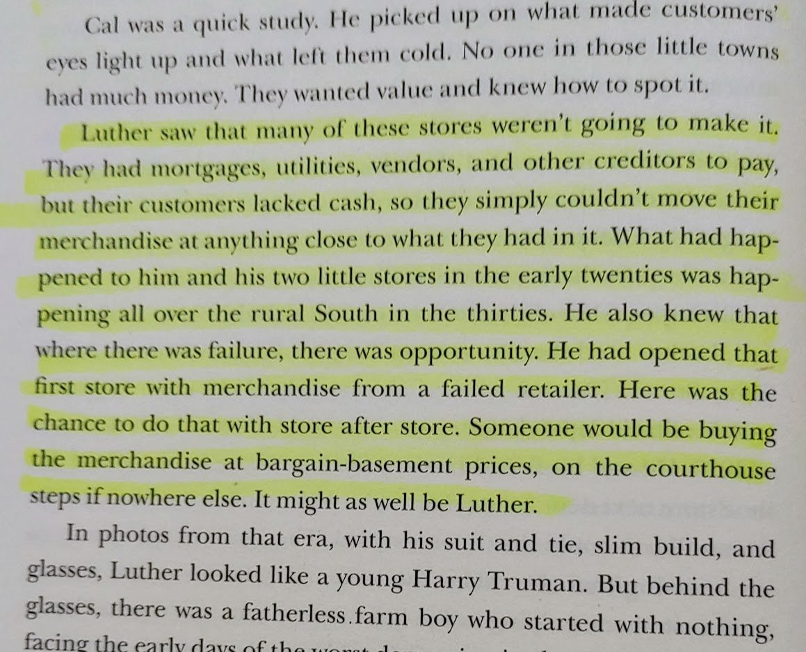 3/ As stores started closing after the onset of Great Depression, Luther and his son, Cal Sr, knew they could buy merchandise from closing stores at dirt cheap prices.The father-son team also learned another valuable lesson: In hard times, customers wanted value above all else.