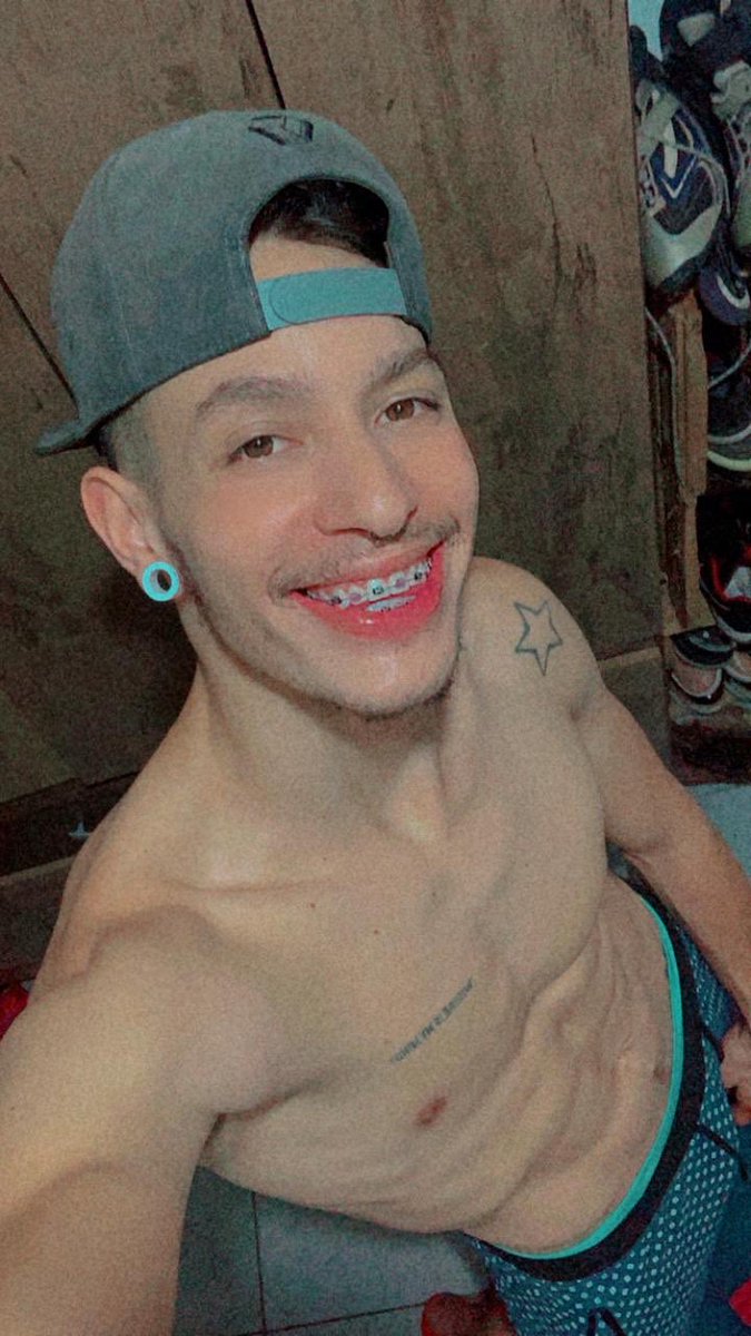 Mayconbuenno's tweet photo. O sorriso no meu rosto é para mostrar que nada me abala, pois sou forte o suficiente para superar qualquer desafio!😌
#ftiness #fitnessmotivation #gaysp #gayboy #boysp #boysloveboys #2020vision #sorriso #sorrisos #sorrisolindo #corposaudavel #foconoobjetivo #gostoso #danado https://t.co/LvGgVtsEbJ