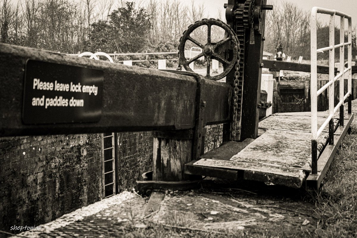 martynfreestone's tweet image. The lock .
#Somerset #lovesomerset #loveforsomerset #igerssomerset #rurallife #southwestukphotographers #canal #bridgwaterandtauntoncanal #sheptonian_bnw