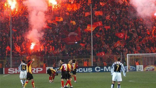 Footballawaydaysさんのツイート On This Day 03 Galatasaray At Westfalenstadion Dortmund For Their Game Against Juventus Gs Gala Juventus Refused To Travel To Turkey Due To Terror Threats T Co Qepvucfow3