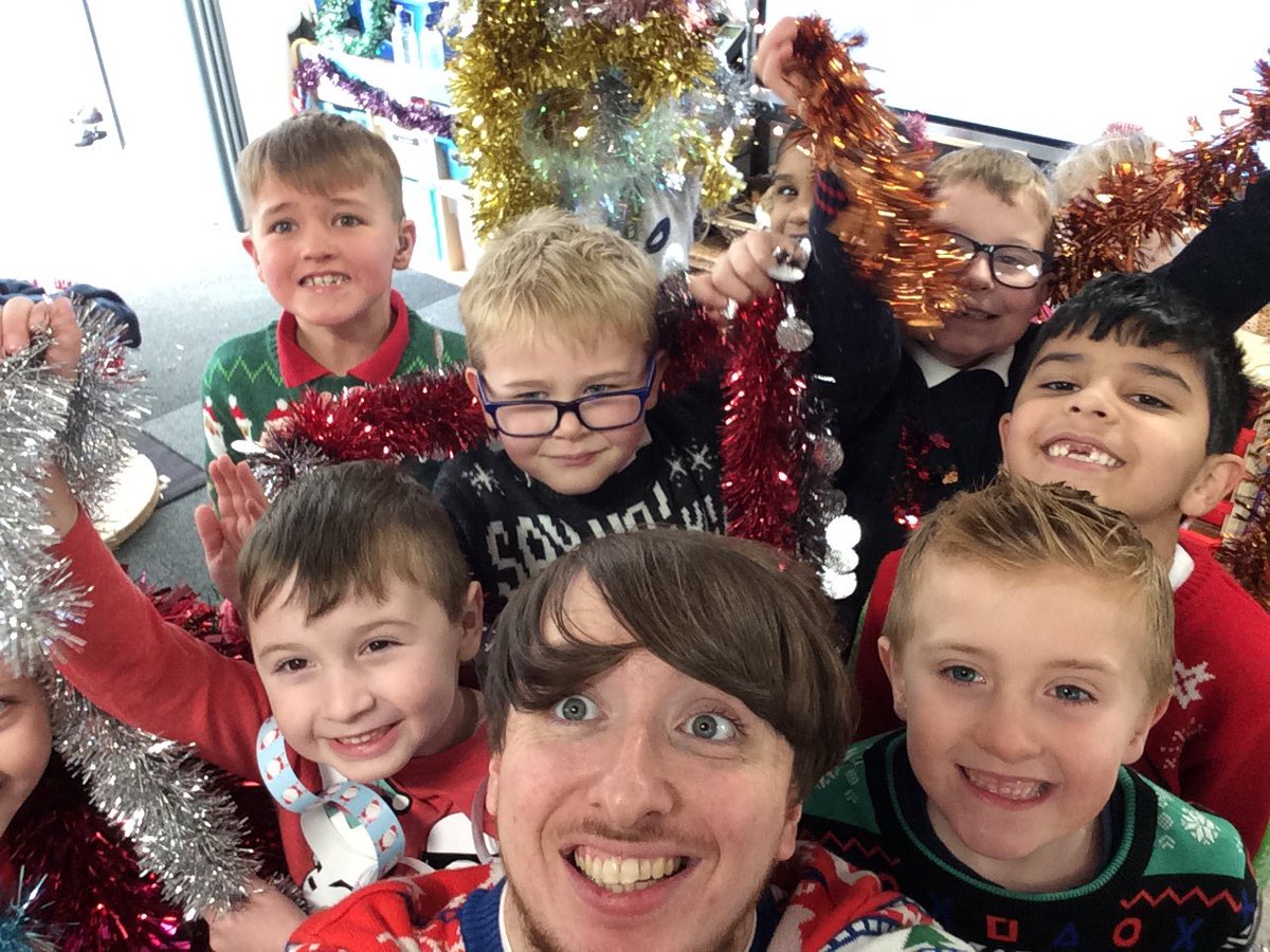 MrButcherGUPS's tweet photo. I think we love tinsel in 2MB 🌟🎄 We had so much fun starting our Christmas Adventure today! 🌟 #CEP2 #Christmas https://t.co/lUh7Fl0LWq