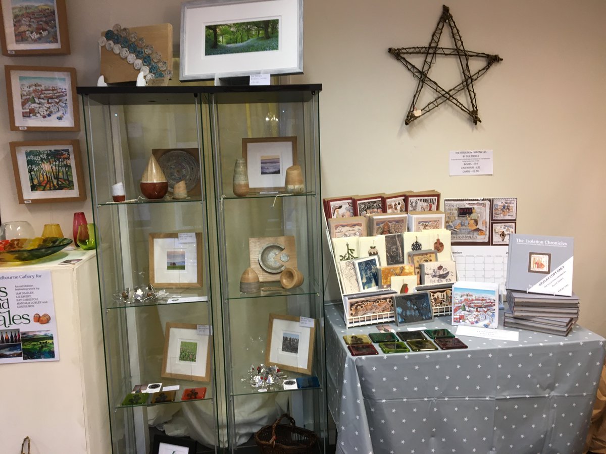 It's beginning to look a lot like Christmas - Melbourne Festival PopUp Gallery is all set up with trees by #MaggieCooper, decorations by #MatthewWarburton and #KatChristou with fabulous work by #IanDaisley #HighstoneGallery, #LizEmery, #LouiseRoe, #HannahLobley