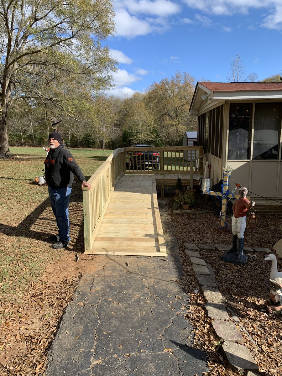 FBCInn's tweet image. Thank you church for being generous and thank you men for reaching into our community and showing love to people. Here is a great example of what it means to CONNECT with the community and how we can answer the call to be the hands and feet of Jesus.