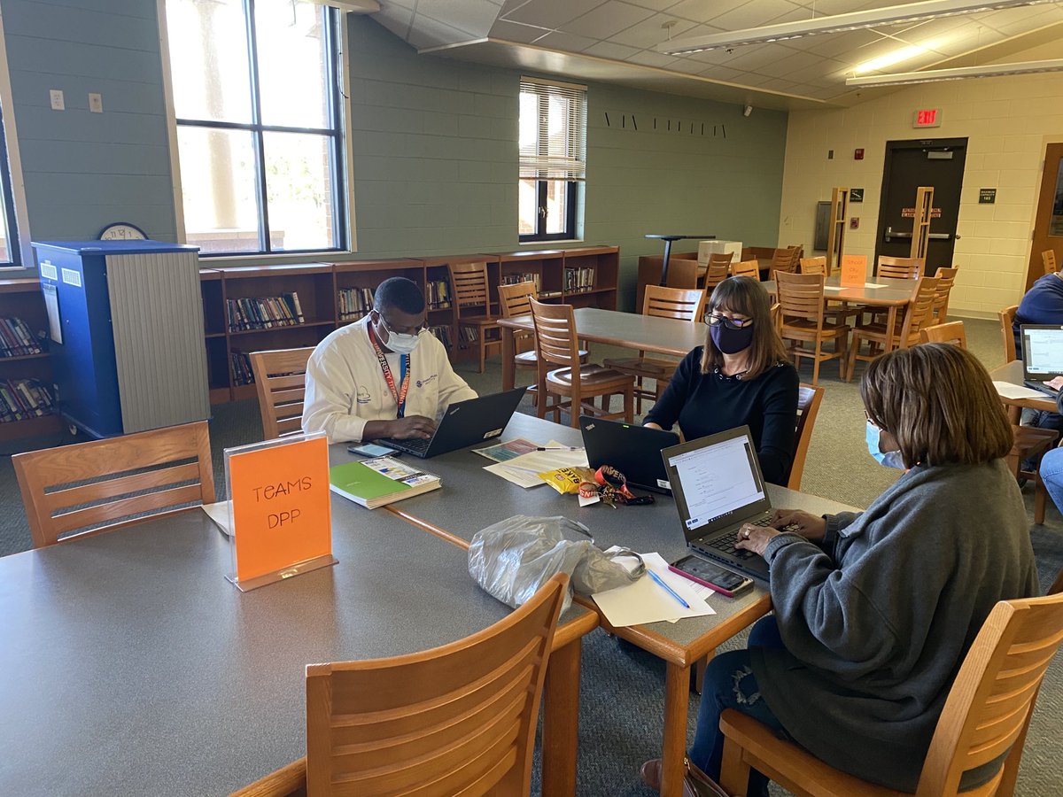 DPP Collaboration at the U.  We have the best teachers!!! ⁦@kc712⁩ ⁦<a href="/UHSTitans411/">Titans News NeTwork</a>⁩