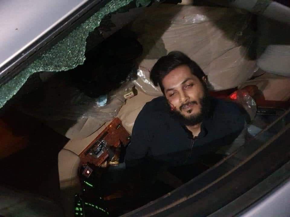 اغتيال ابن ميسان البار مصطفى الجابري 
انظروا الى الابتسامة !! انسان الله خلقه في عالم الذر وبعدها حوله لعالم الارواح وبعدها الى عالم الاصلاب وبعدها الى عالم الارحام وبعدها الى عالم الدنيا يأتي  أنسان تافه يقتله والسبب انه تكلم على فلان حزب وفلان قائد سياسي !
#مصطفى_الجابري