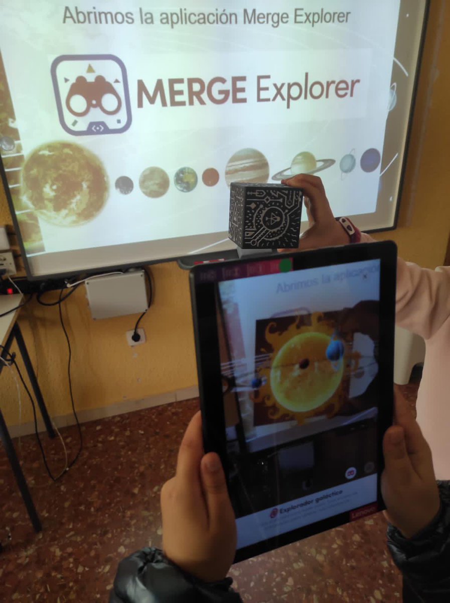 CeipPJeronimo's tweet photo. Nuestros chicos de 4º acercándose un poquito al espacio con las apps que nos enseñaron desde DigiCraft.
#4primaria #ceippadrejeronimo #algete #digicraft #mergeexplorer #merge #espacio #escuelapublica #escuelapublicadetodosparatodos https://t.co/a0ApbwxOBA