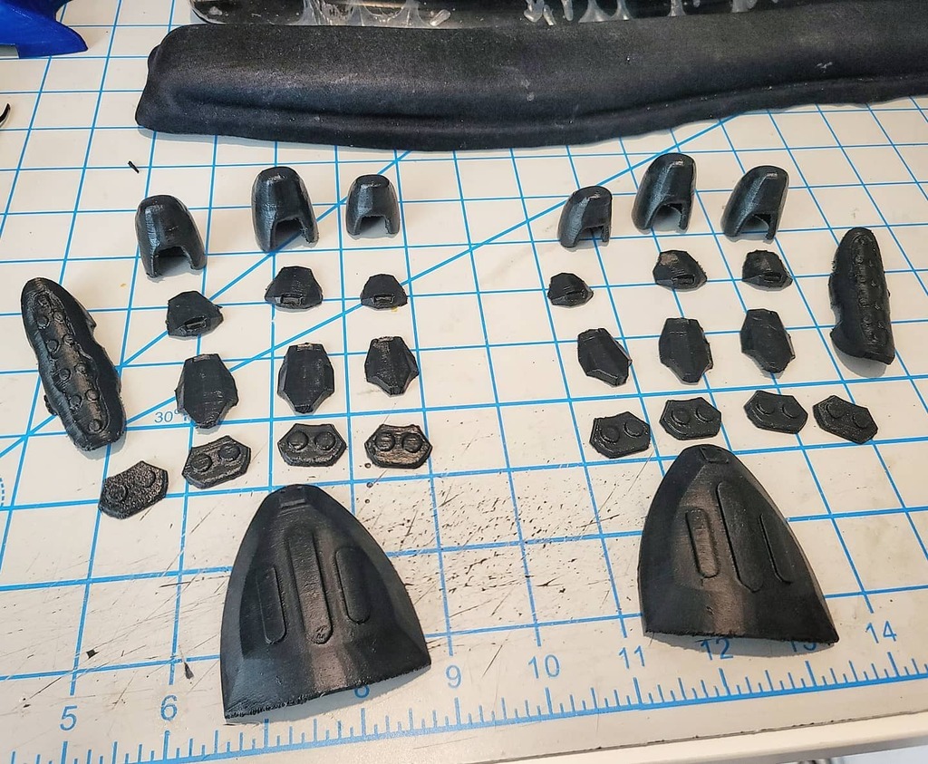 BenedictChoy's tweet photo. Hand plates ready for painting and gluing! Definitely feel like I've taken more time than I should to get details in just my fingers, but I feel it's been good R&D for more undersuit parts in the future
#wip #cosplaywip #cosprogress #halo #halocosplay #… https://t.co/uQlFzvG90A https://t.co/unyPvXOwxR
