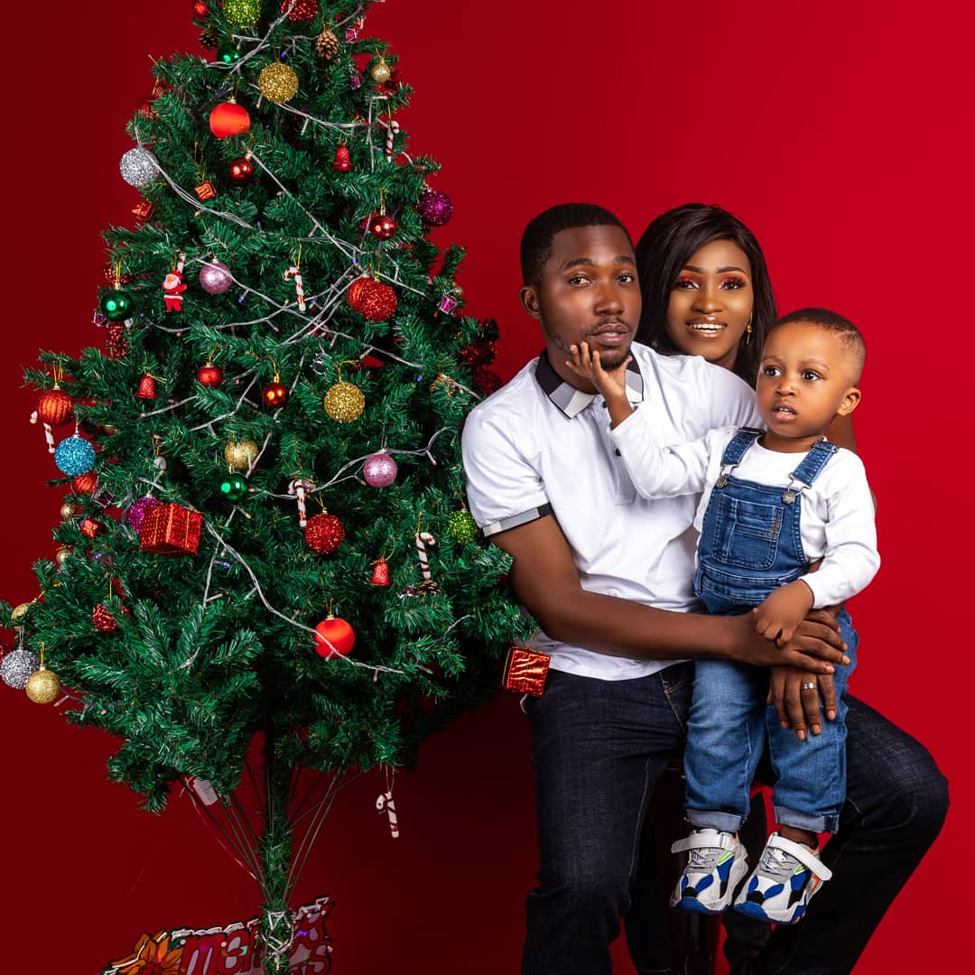 Birthday portraits of Praise with mum and Dad ❤️

#Thebolurinmedia #TBM #Familyphotoshoot #Christmas