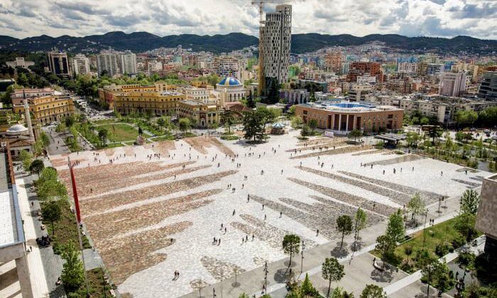 достаточно большой площади. университетская площадь москва. европейская площадь харьков. соборная площадь белгород. сквер площадь куйбышева самара.
