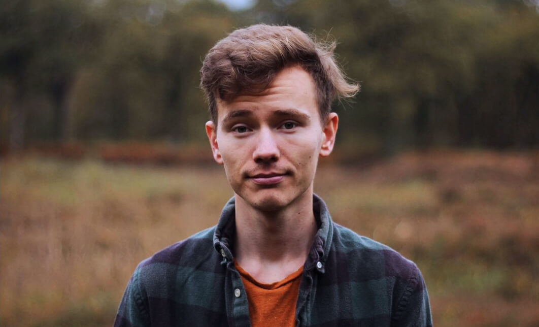 Deze week is de rechtszaak van Milieudefensie tegen Shell begonnen. Om de aandacht voor de zaak te vergroten fietsten Frederik en vele anderen vanuit het Noorden van het land naar Den Haag 🚲 💪Lees het interview met Frederik via de link hier beneden! 

duurzamestudent.nl/2020/12/02/fre…