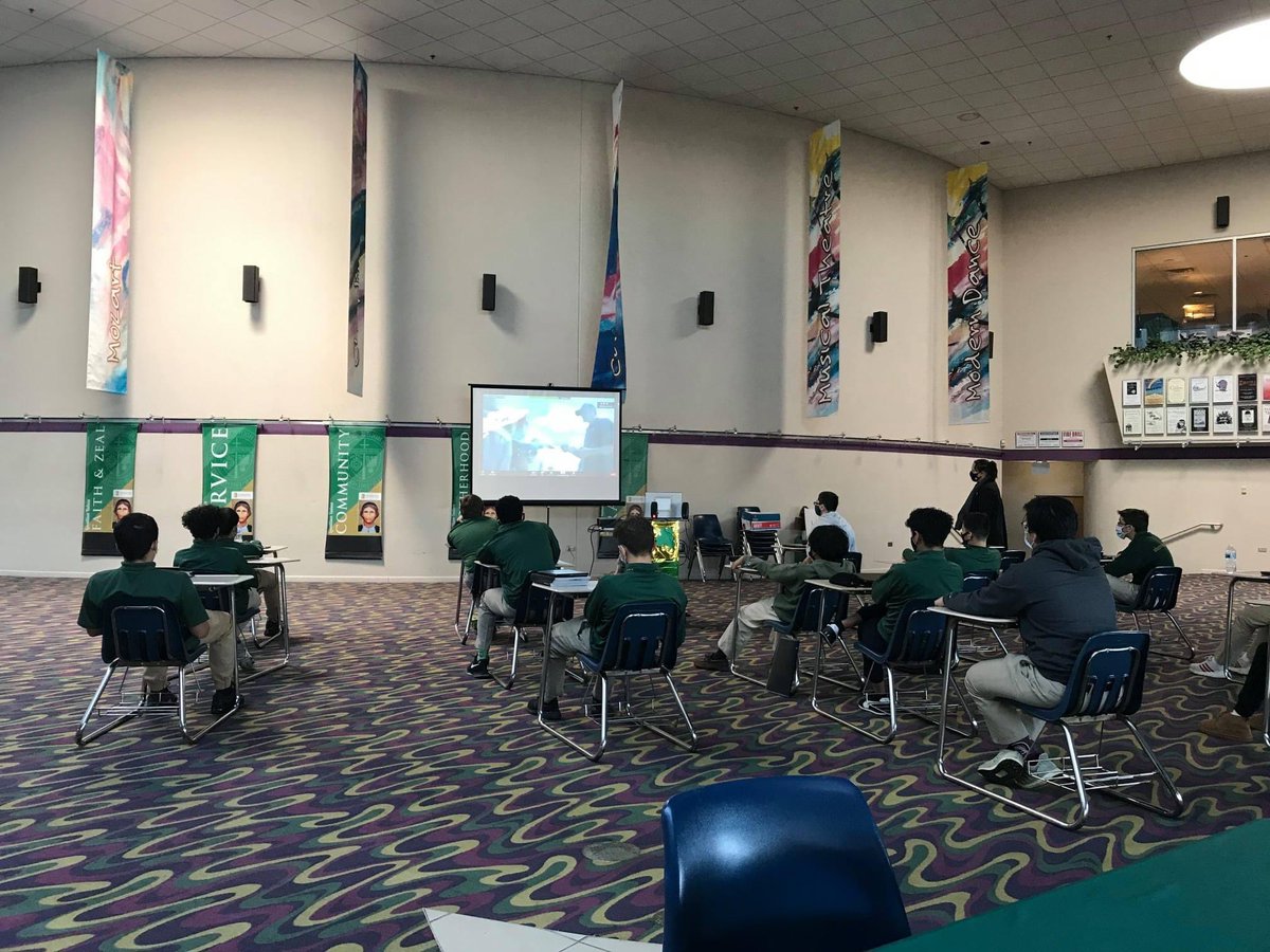 SaintPatrickHS's tweet photo. Yesterday, freshmen participated in a Virtual Field Trip as part of our partnership with @shedd_aquarium. Students visited with Shedd staff, met turtles and fish of all kinds & were introduced to how the Shedd cares for and conserves Aquatic life. #ShamrocksHybridLearning https://t.co/Udph9hthw0