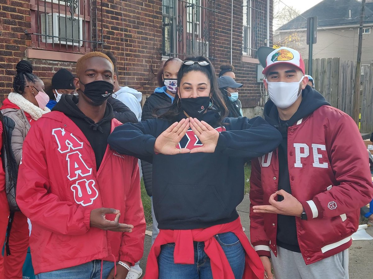 Social Change Program Manager <a href="/socialchangeosu/">Social Change at Ohio State</a> Michelle Miranda is out and about in the community with <a href="/zetanupes/">ΚΑΨ Zeta Chapter</a> <a href="/CBusNupes/">Kappa Alpha Psi - Columbus (OH) Alumni Chapter</a> Supporting their Turkey giveaway on the Near East Side! #BeKind #IAmSocialChange #SocialChangeOSU 🦃 📦 🥘