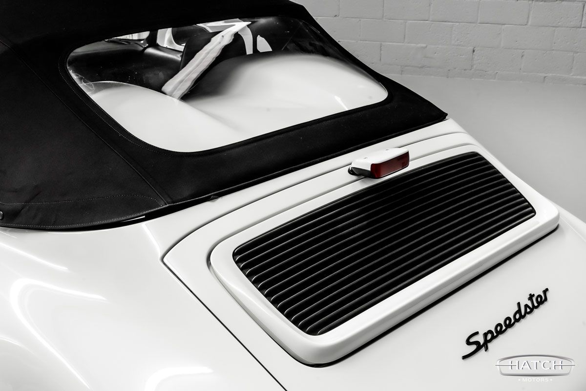 This heavily optioned 1994 #Porsche 911 Speedster is finished in the beautiful Grand Prix White over a Black leather interior. It has been well maintained it's entire life and only 469 examples made it to the United States. #PorscheMarketplace

▶️ porschemarketplace.net/vehicles/1994-…