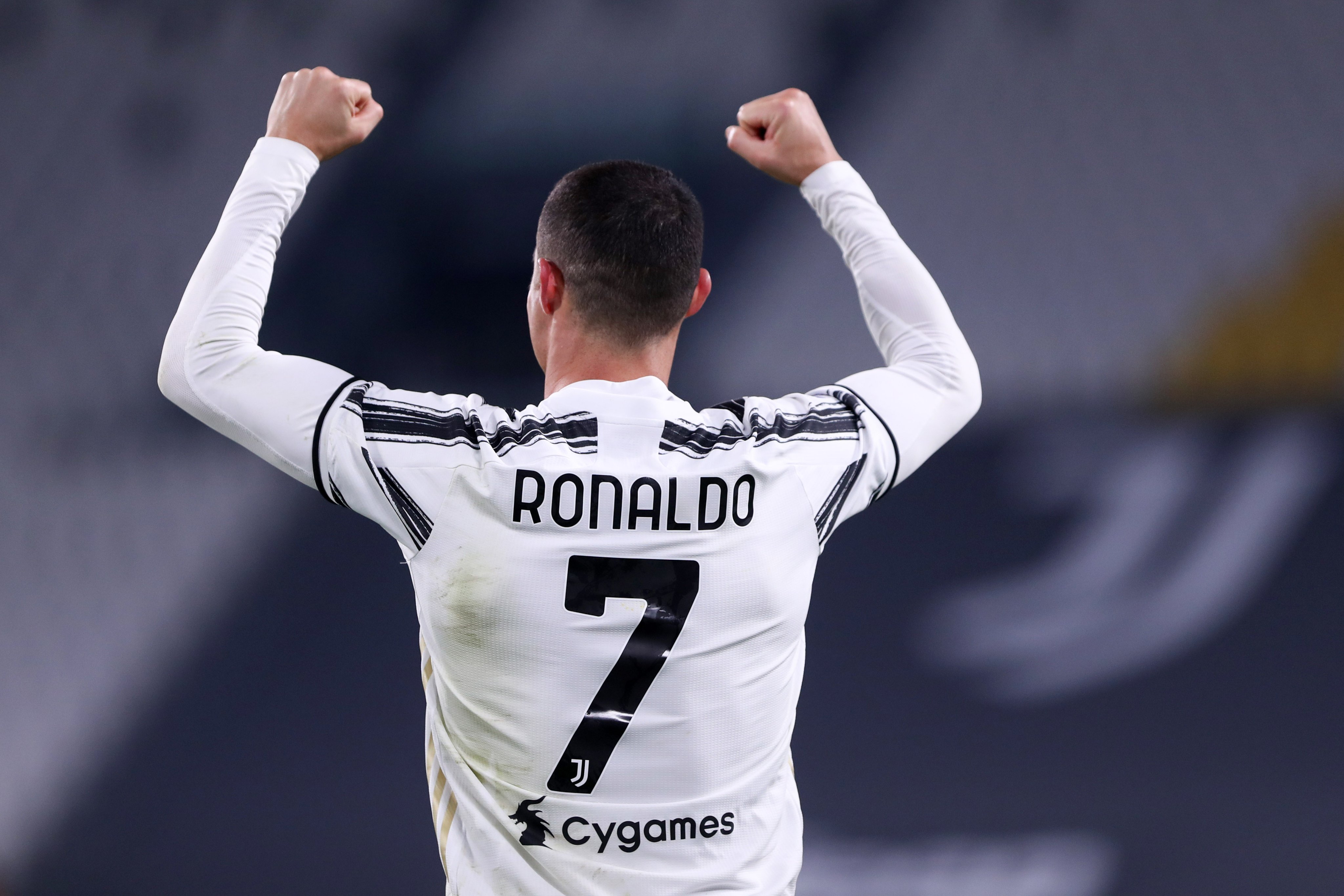 Роналдо забивает гол головой. Ronaldo goal Juventus. Имя Роналдо. Ronaldo 7 Juve Beauty. Матч ТВ 700 голов Роналду на клубном уровне.