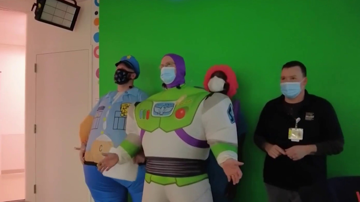 NBC10 Philadelphia (@nbcphiladelphia) on Twitter photo Local union workers have become big stars <a href="/AIDHC/">Nemours duPont Hosp</a> thanks to their “Bingo Guys” game show. <a href="/tfurlong/">Tim Furlong</a> gives us a behind the scenes look at the show that’s putting smiles on the faces of the young patients and their families: on.nbc10.com/GxeLFZB Local union workers have become big stars <a href="/AIDHC/">Nemours duPont Hosp</a> thanks to their “Bingo Guys” game show. <a href="/tfurlong/">Tim Furlong</a> gives us a behind the scenes look at the show that’s putting smiles on the faces of the young patients and their families: on.nbc10.com/GxeLFZB