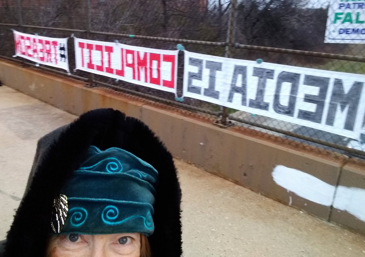 whaleswarrior's tweet photo. I had a convo w/a Patriot sister tonite.
Her husband, who works for CPD, came home a while ago, asking her about this woman on a Bridge with a giant Q &
'MEDIA IS COMPLICIT/ TREASON'
I got 2 talk 2 him this evening too.
#TheGreatAwakening
#OneHelloAtATime
#ThePeoplesBridge https://t.co/URz95F4WAT