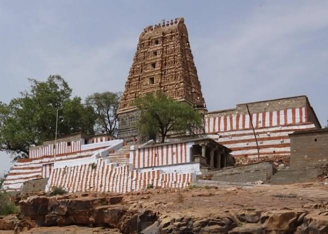 into young man. He then made his wife and oxen to take dip in this theertha and they all regained their youth. When the news of the theertha reached Satya Loka (Braham Loka), Brahma worried about its existence and sought help from Maha Vishnu and Mahadeva