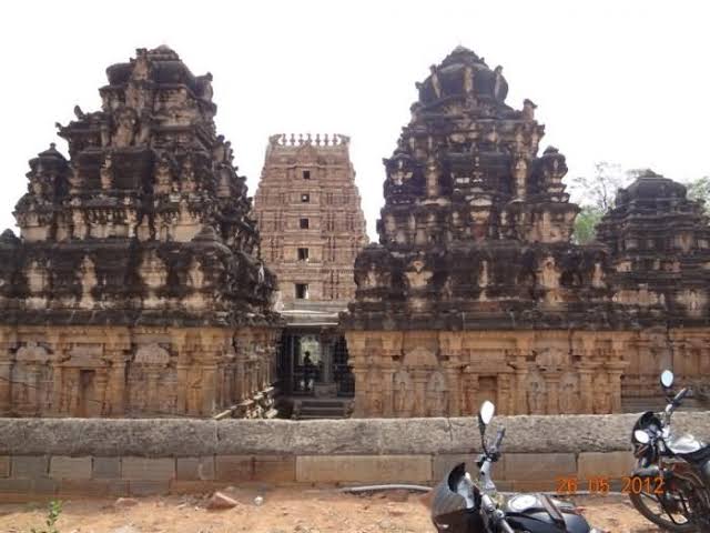 Imprints of Vishnu and Siva can be seen here. The foot print of Siva became famous as Rudra Padam and Maha Vishnu as Vishnu Padam.