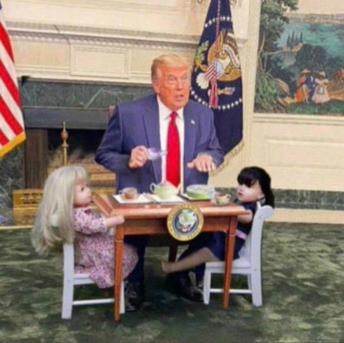 PfYshop's tweet image. I’m worried for those little girls at that table!
#fucktrump #funnytrump #antitrumptrain