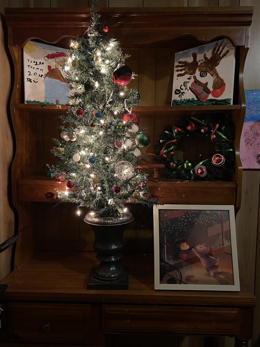 Catannmas's tweet image. I’m not really a fan of Christmas for many reasons, so I’m really not good at decorating. This year I put up a tiny #Christmasnook for a little festivity. #smallsetup #christmas #decorations