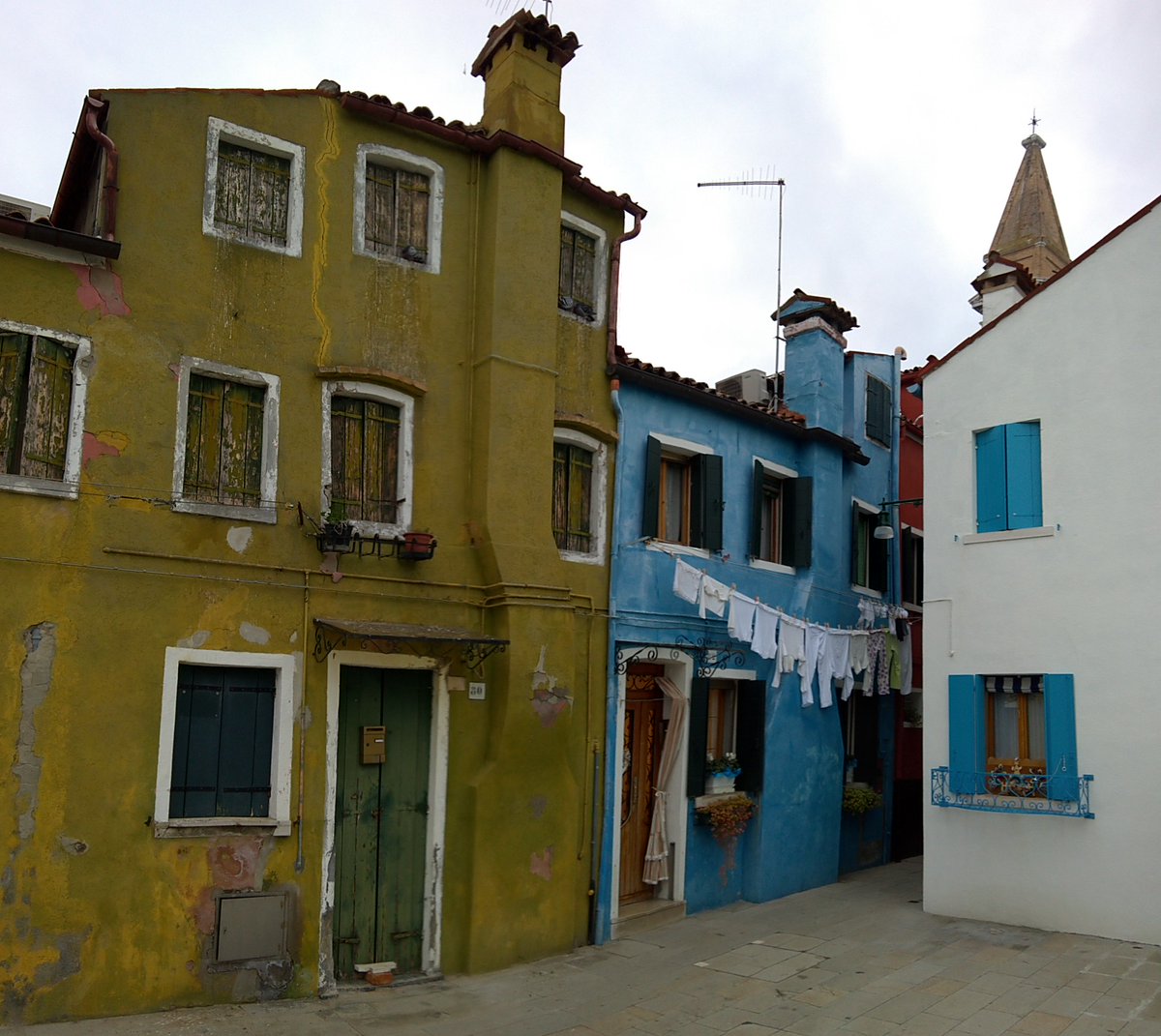 Be still my beating heart.  #Colours of extraordinary harmony on  #Burano. Also a bit of  #white  #washing. Lovely.  #Venezia  #Venice  #NorthernLagoon