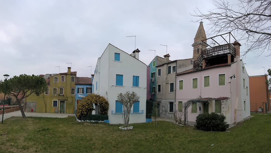 Be still my beating heart.  #Colours of extraordinary harmony on  #Burano. Also a bit of  #white  #washing. Lovely.  #Venezia  #Venice  #NorthernLagoon