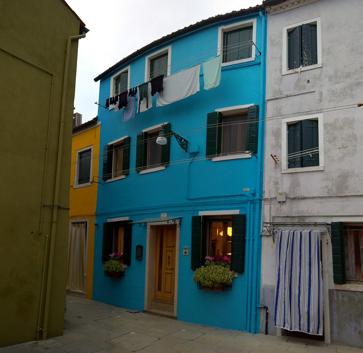 Be still my beating heart.  #Colours of extraordinary harmony on  #Burano. Also a bit of  #white  #washing. Lovely.  #Venezia  #Venice  #NorthernLagoon