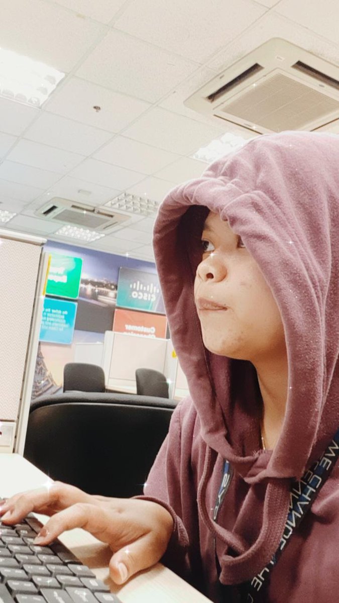 younnieverse's tweet photo. Akala mo nag tatrabaho talaga e. Puro google lang naman ng pictures at lyrics 😂

#BatangPasaway #WelcomeToNorthPole https://t.co/iaIGINXT69