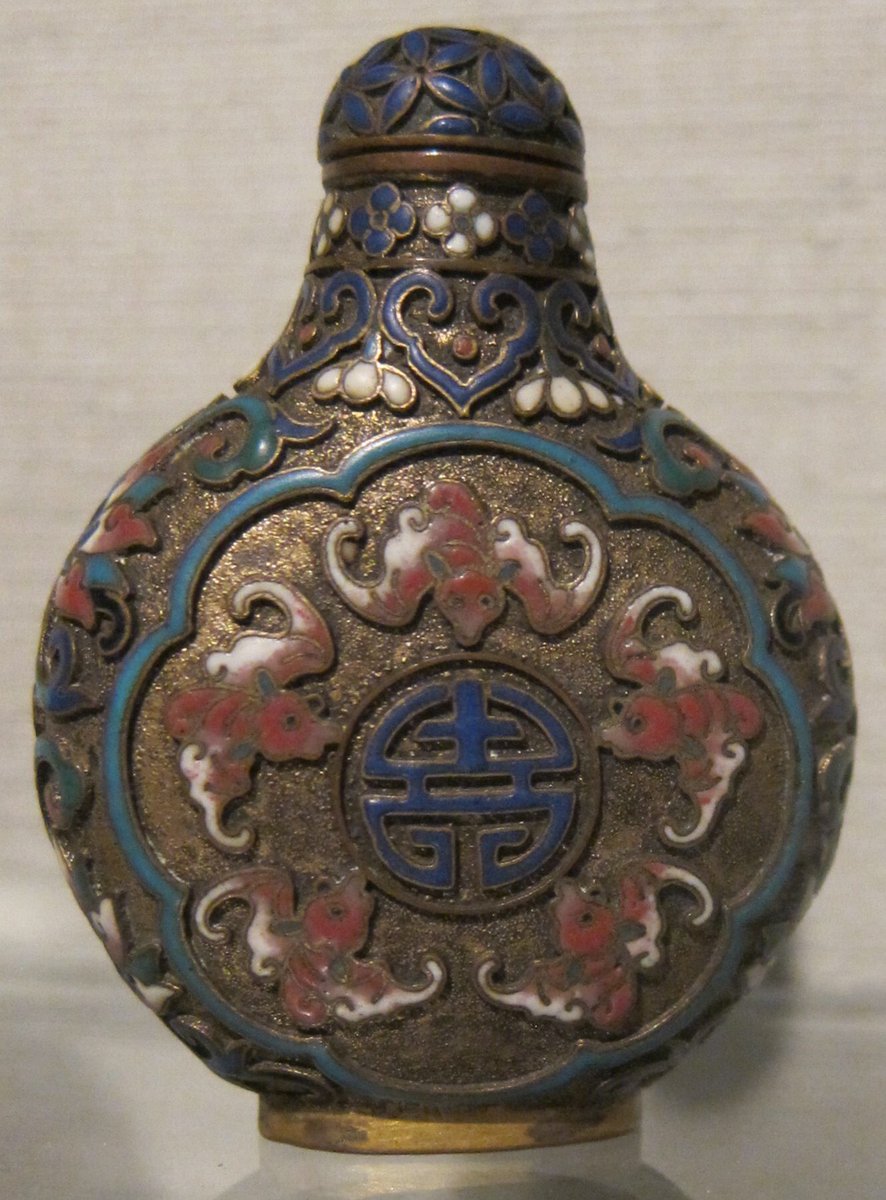 Chinese snuff bottles and the powdered tobacco in them, were at the top of fashion during the Qing dynasty. Due to their exquisite craftsmanship, variety of styles, techniques and materials, these miniature masterpieces, became one of the most important symbols of applied arts.