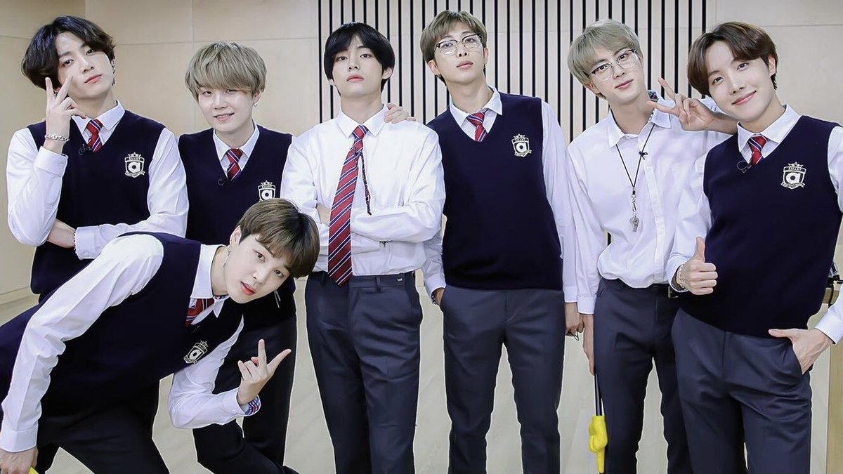 Бтс тэхен в школе. Как учились в школе бтс. Как учились в школе бтс. Бтс шоу школа. Ким тэхён в школьной форме.